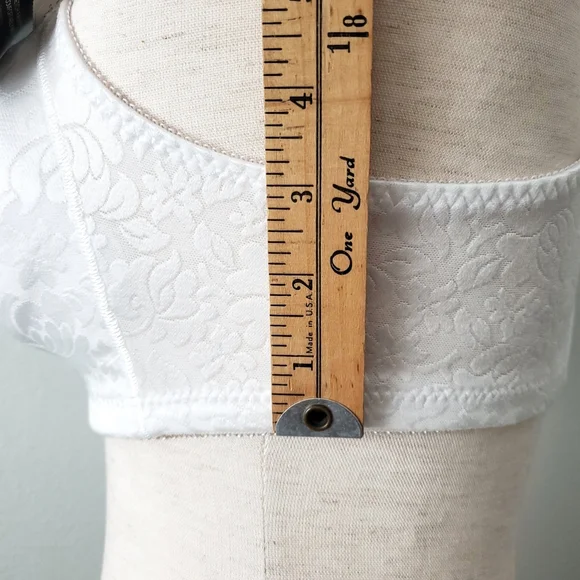 Bali NWT Spa Closure Wirefree White Bra With Floral Pattern, Size 36C - Picture 7 of 16
